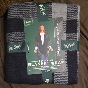 NWT Woolrich Reversible Blanket Wrap - Black and Gray